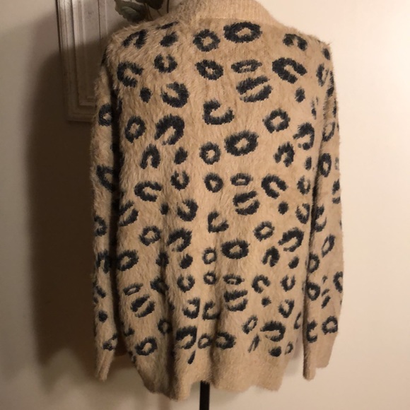 Simply Couture Cozy Leopard Oversized Cardigan Sweater Button Up - Picture 7 of 11